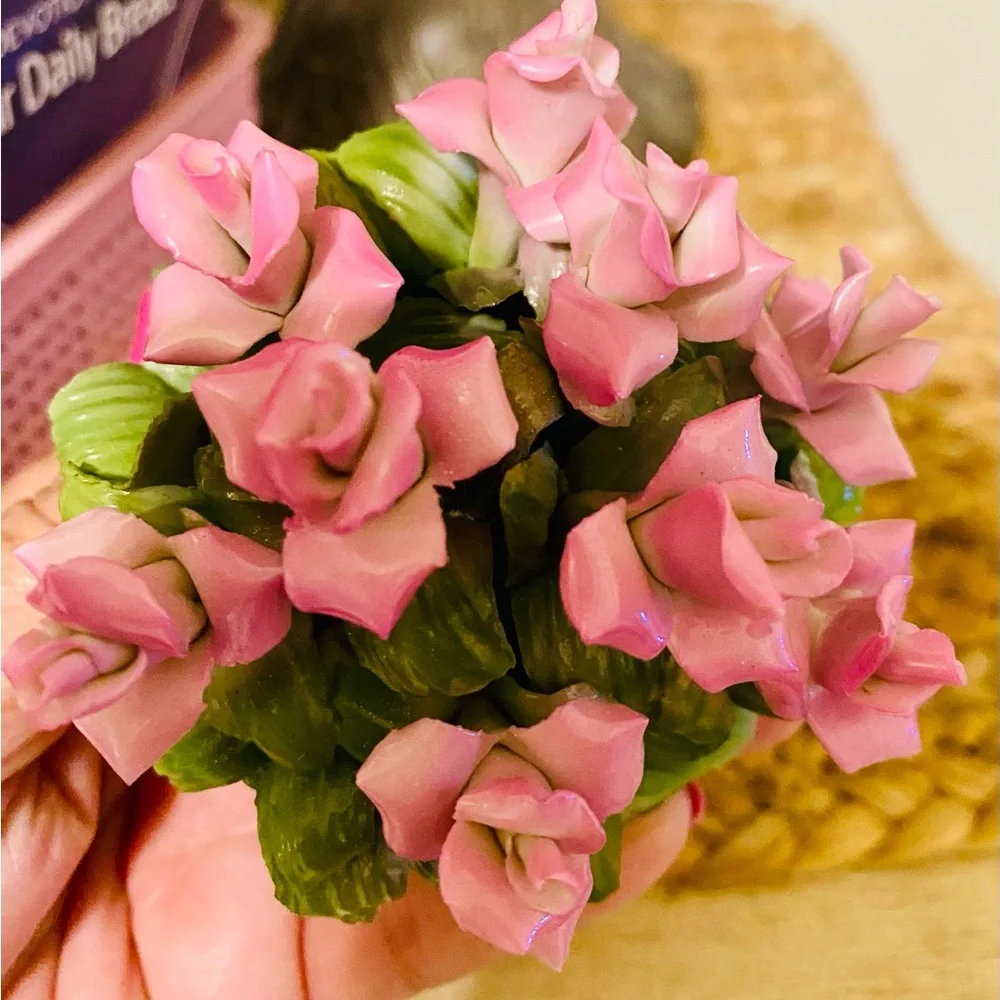 Capodimonte Porcelain Flower Centerpiece with pink roses size 4x4x4